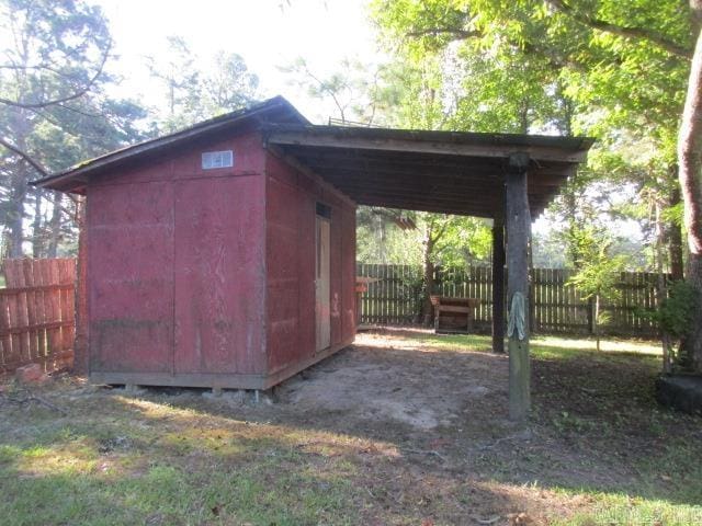 view of outbuilding