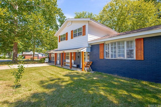 tri-level home with a front lawn