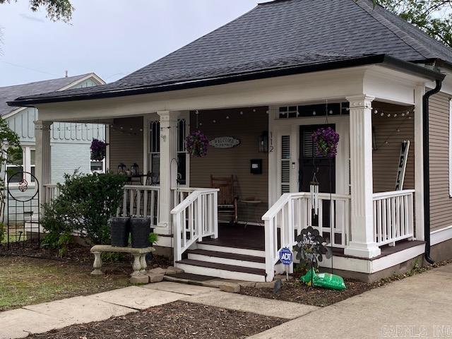 bungalow-style house with covered porch