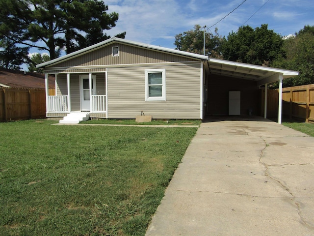 view of front of home with a front lawn, a porch, and a carport