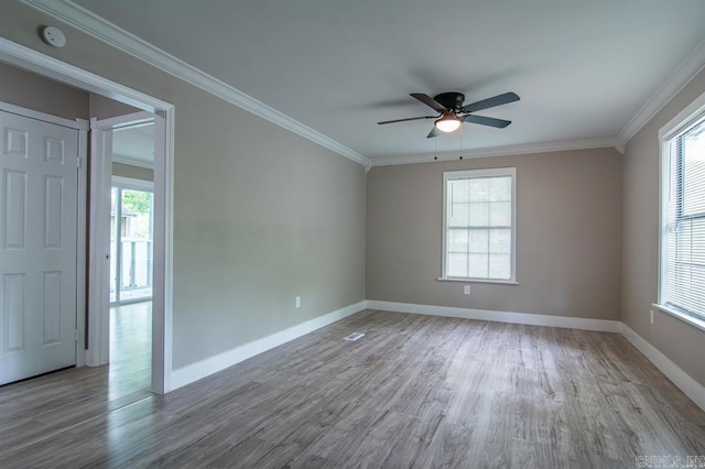 spare room featuring light wood-type flooring, ornamental molding, and ceiling fan