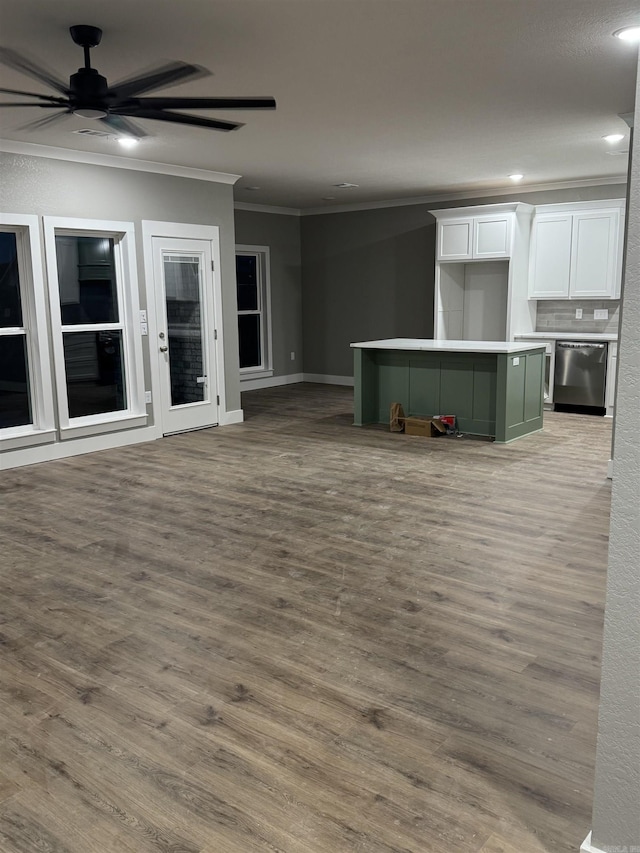 interior space featuring ceiling fan, light hardwood / wood-style floors, and crown molding