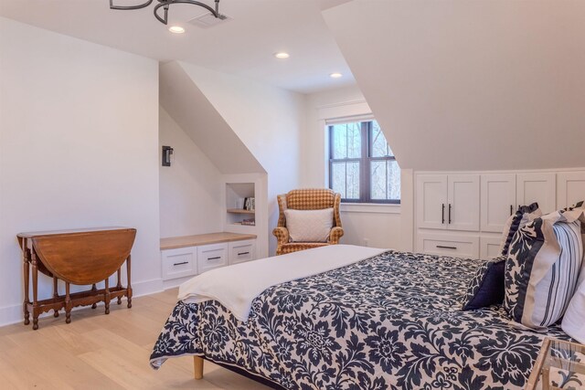 bedroom with light wood finished floors, visible vents, recessed lighting, and baseboards