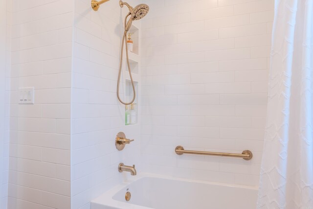 bathroom featuring shower / bath combo