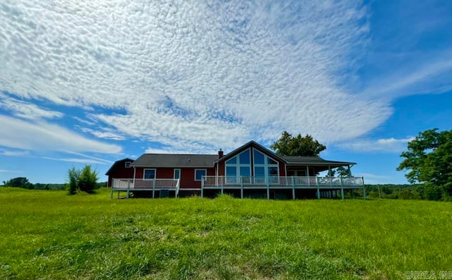 view of front of home with a front lawn