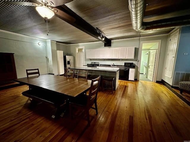 dining room featuring hardwood / wood-style floors, baseboards, and ceiling fan