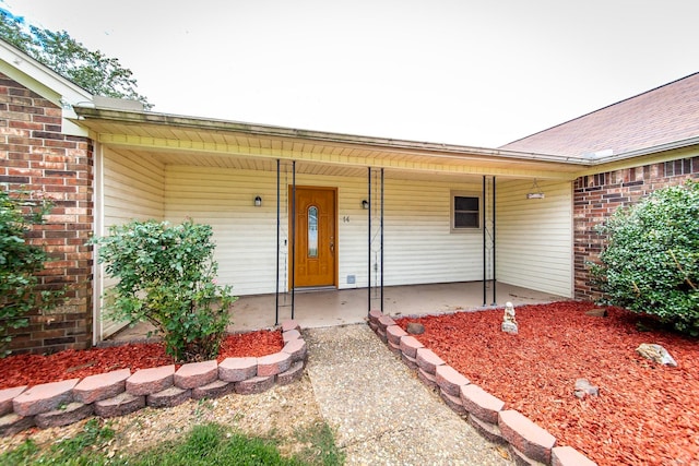 property entrance with covered porch