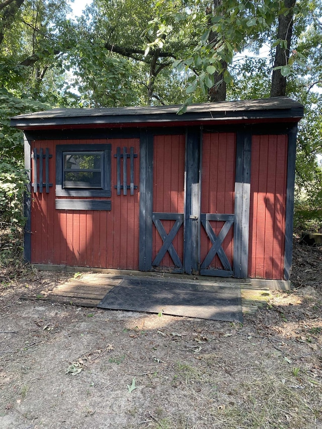 view of outbuilding with an outbuilding