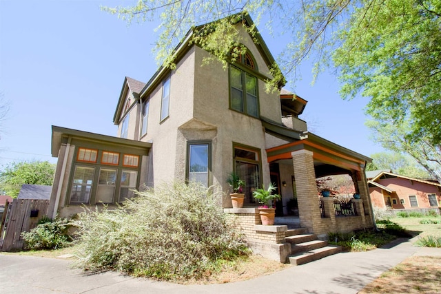 view of front of property featuring covered porch