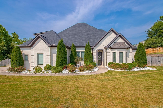 view of front facade with a front yard