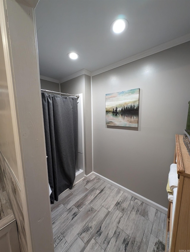 bathroom featuring hardwood / wood-style floors, vanity, a shower with shower curtain, and ornamental molding