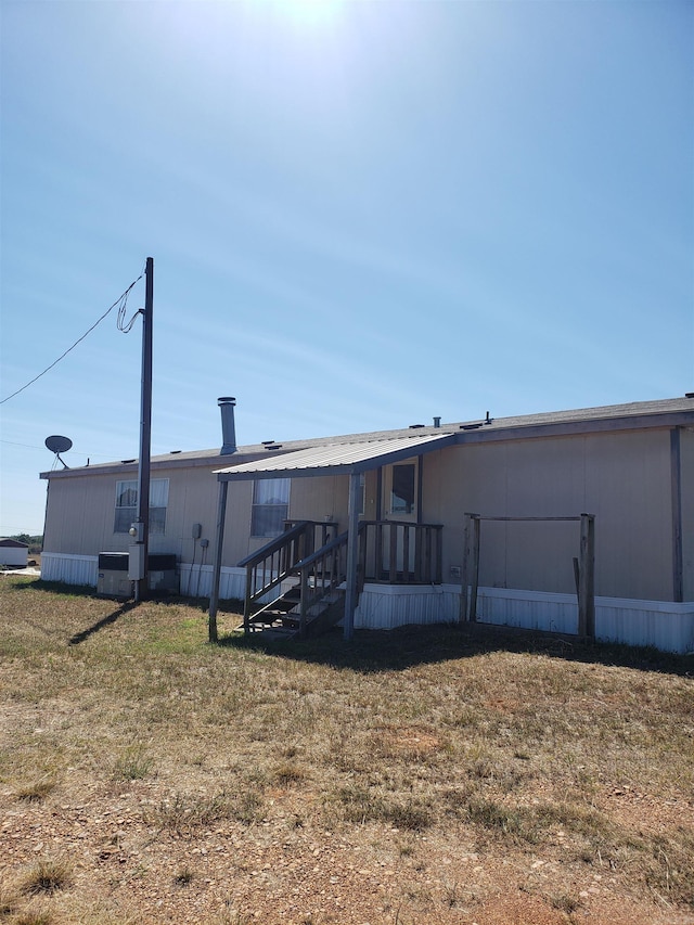 exterior space featuring a front yard