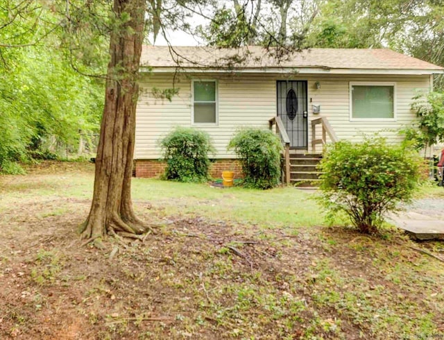 ranch-style home with a front yard