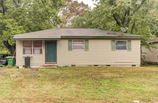 view of front of home featuring a front lawn