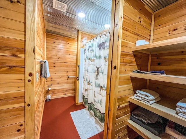 950 Cool Water Retreat, Mountain View, AR 72560 - bathroom with wooden walls