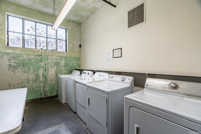 laundry room with washing machine and dryer