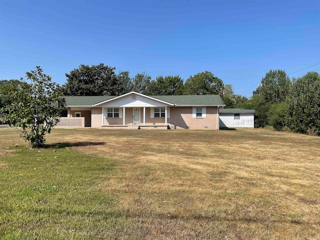 view of front of property featuring a storage unit, a porch, and a front yard