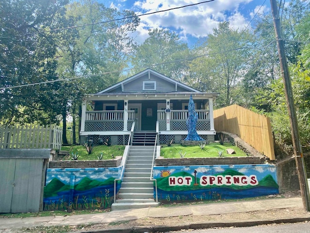 view of front of home featuring a porch