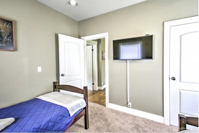 bedroom featuring baseboards and carpet