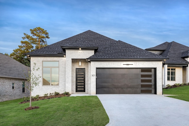 view of front facade featuring a front lawn and a garage