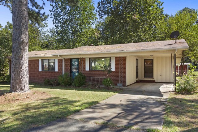 single story home featuring a front lawn and a carport