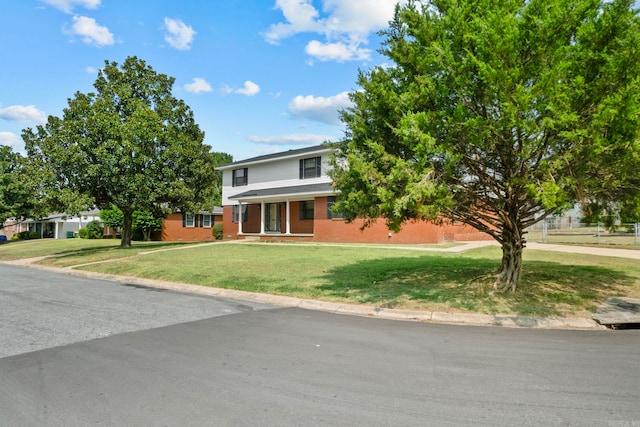 view of front facade featuring a front lawn