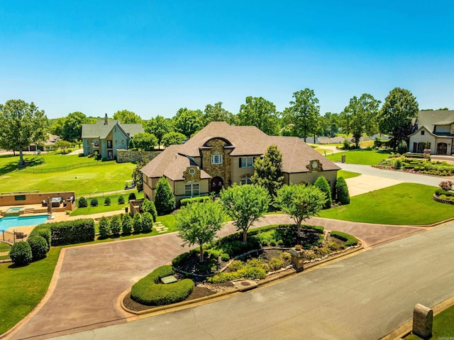 view of front facade featuring a front lawn