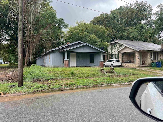 view of front of home with a front yard