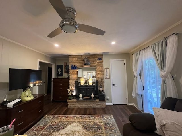 living room with ceiling fan, dark hardwood / wood-style floors, and crown molding