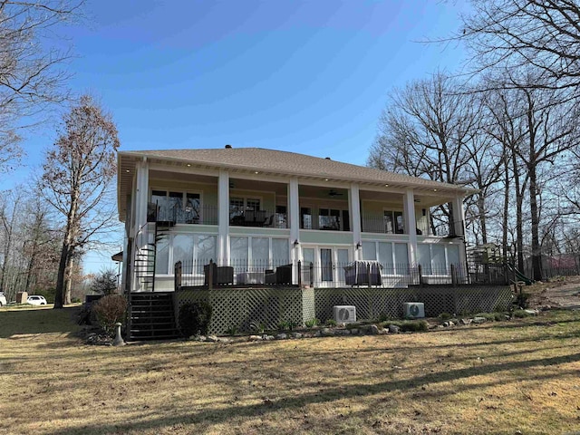 view of front of property featuring a front lawn