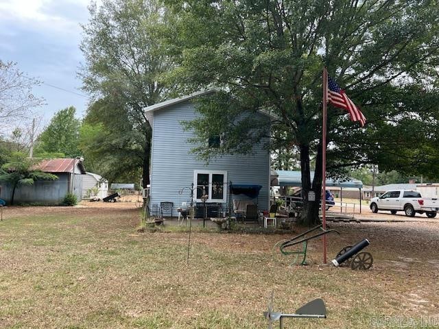 exterior space featuring a yard