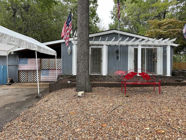 exterior space with covered porch and a pergola