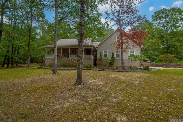 view of front facade with a front yard and a porch