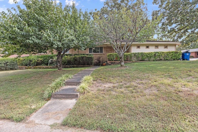 view of front of property with a front yard