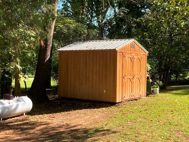 view of outbuilding featuring a lawn