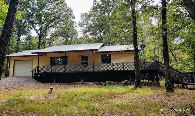 ranch-style house featuring a garage