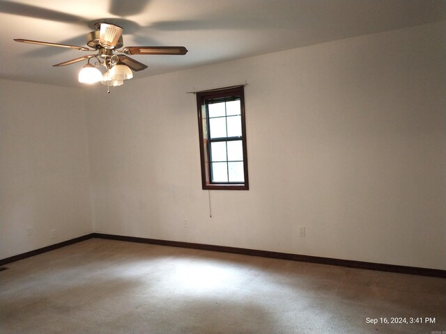 unfurnished room featuring ceiling fan