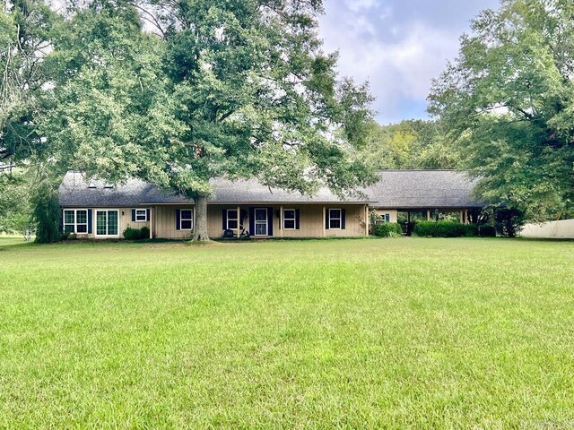 ranch-style home with a front lawn