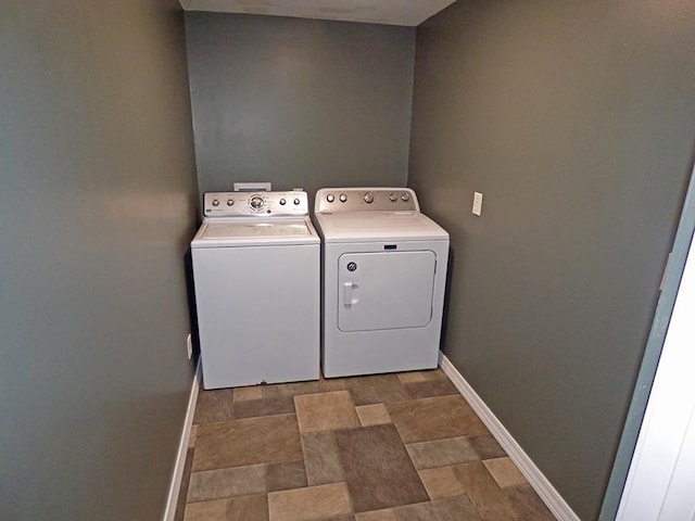 washroom featuring washing machine and clothes dryer