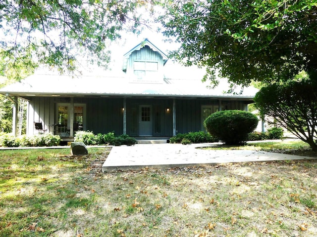 view of front of property with a front yard and covered porch