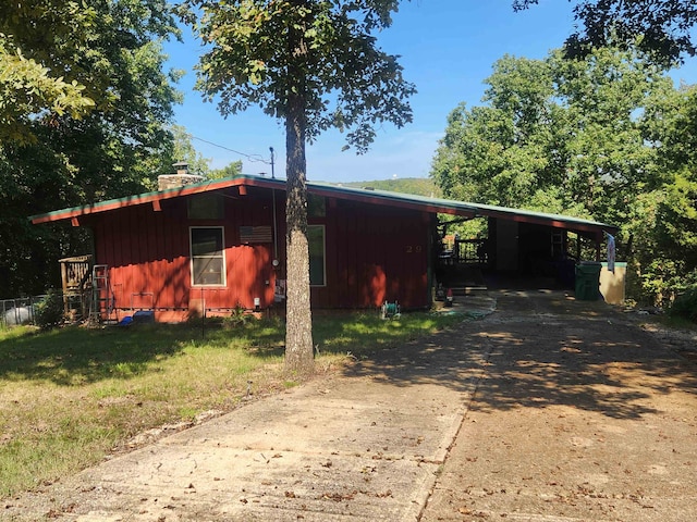 view of front of house featuring a front lawn and a carport