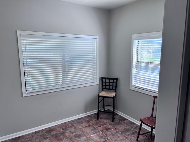 236 N Riverview Ln, Mountain View, AR 72560 - sitting room with baseboards