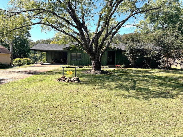 view of yard featuring a carport