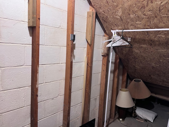 236 N Riverview Ln, Mountain View, AR 72560 - detailed view of concrete block wall