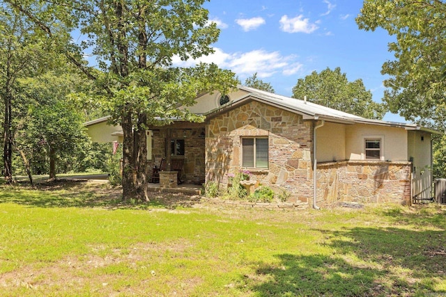 view of front of property with a front lawn