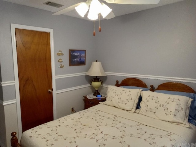 bedroom with ceiling fan