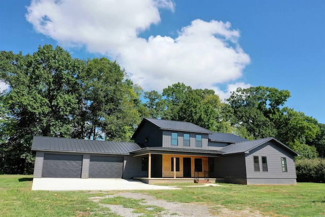 view of front facade featuring a front lawn and a garage