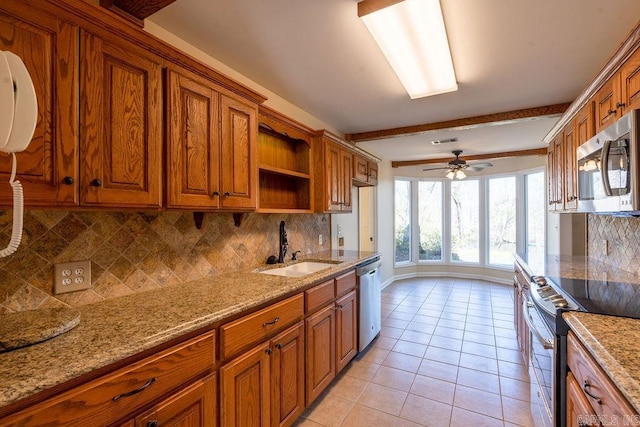 kitchen featuring ceiling fan, stainless steel appliances, sink, and tasteful backsplash