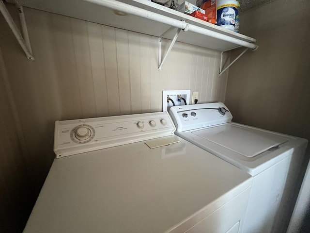 laundry room with laundry area and washing machine and dryer