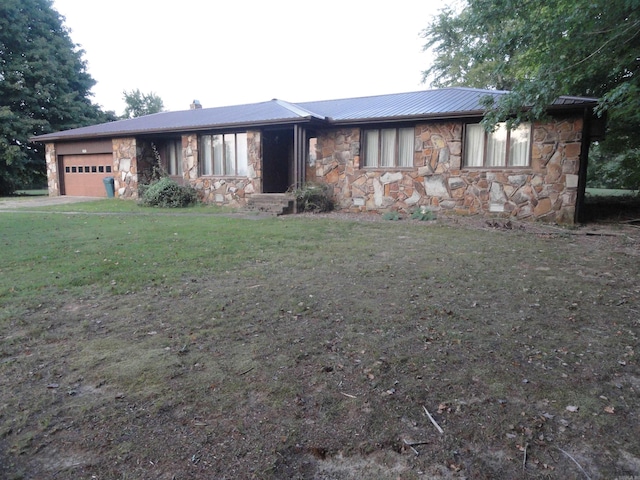 view of front of property featuring a garage and a front lawn